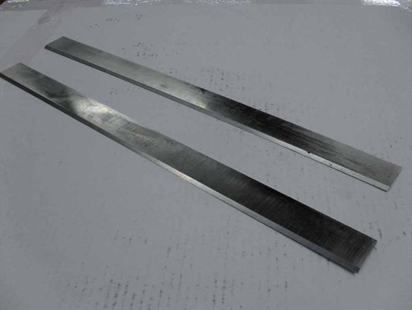 Linear knives for plane